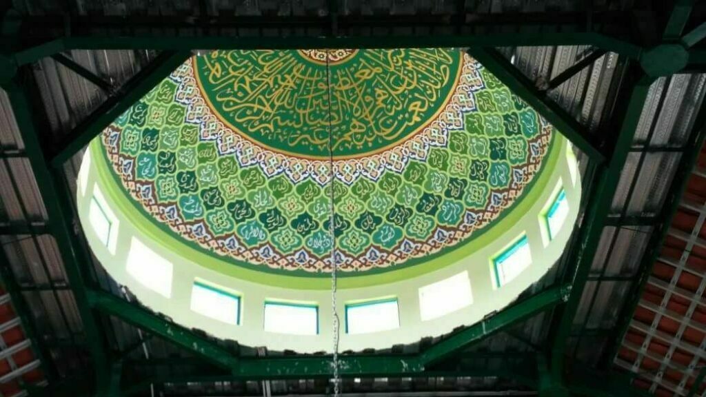 motif plafon kubah masjid